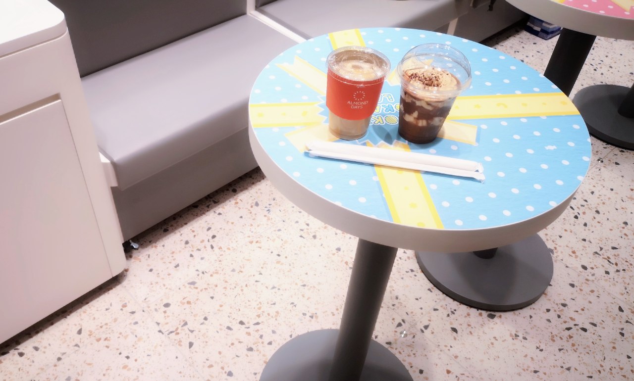 東京都千代田区・「東京おかしランド」イートインスペース