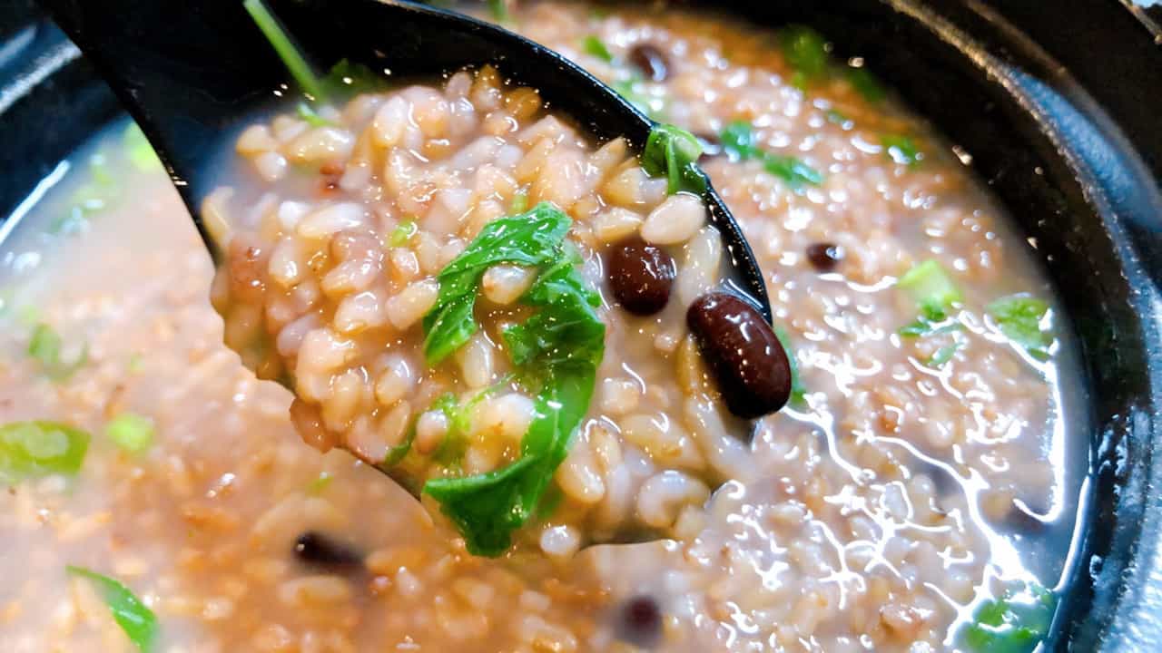 寝かせ玄米®の七草がゆと真鯛のゴマ醤油漬け膳