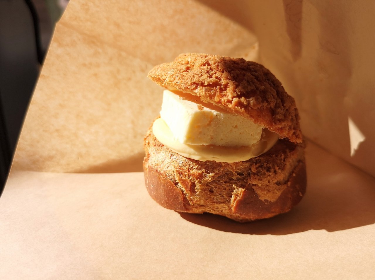 東京都世田谷区・「銀座緑花堂 自由が丘店」無上バターシュークリーム